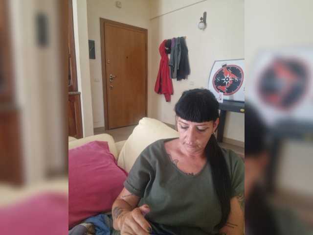 Giuliaperte live cam on BongaCams
