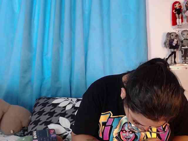 Mencia-h's cam show statistics and live stream