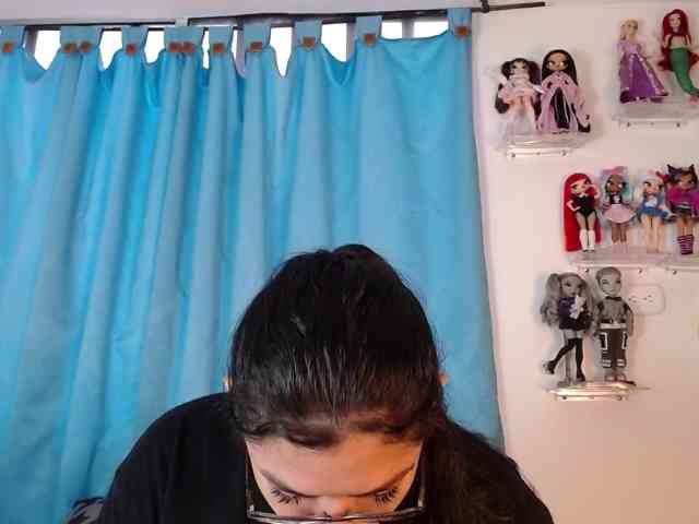 Mencia-h's cam show statistics and live stream