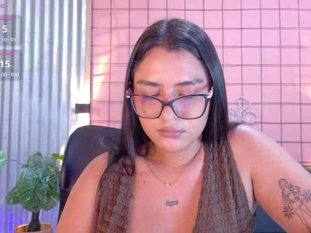 Mencia-h Live Webcam on BongaCams
