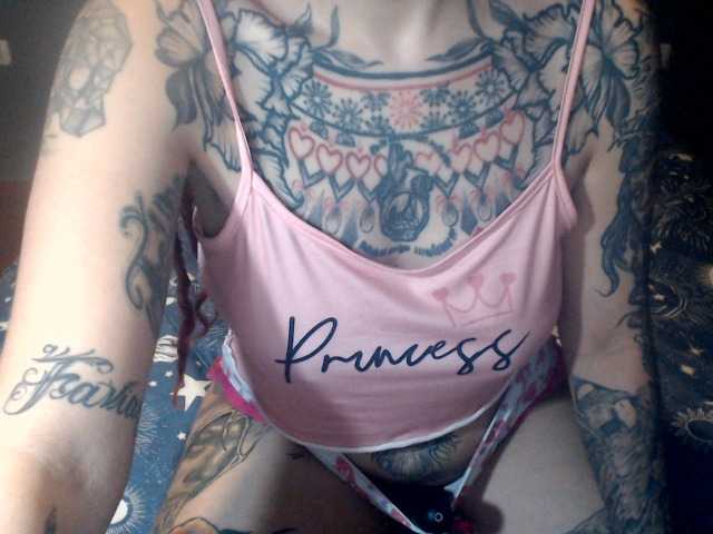 lucy-dreams69, en vivo ahora en BongaCams