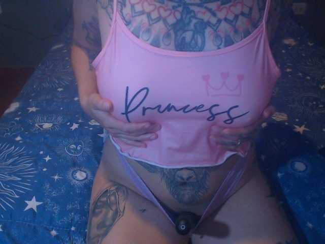 lucy-dreams69 live cam on BongaCams
