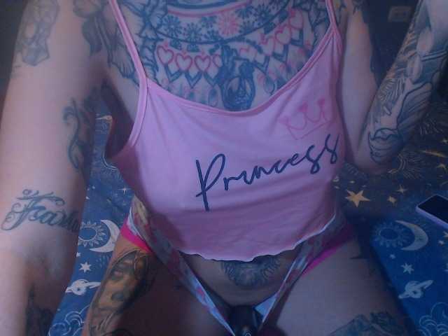 Hornydark live cam preview