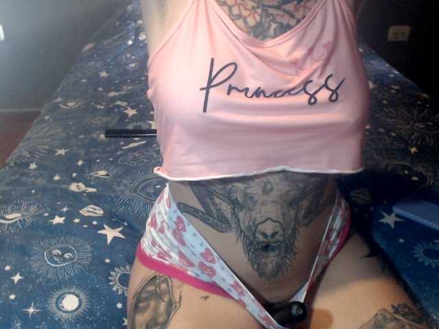lucy-dreams69, en directo ahora en BongaCams