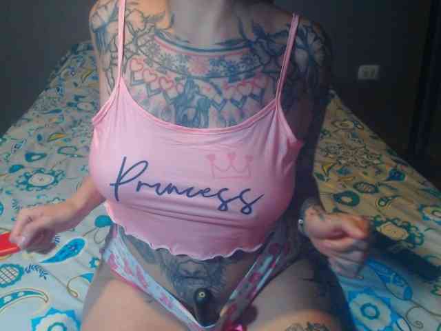 Lucy_tattoodreams webcam