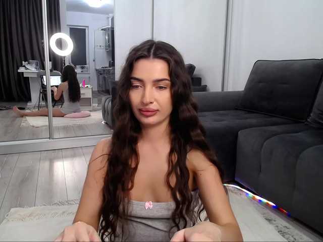 LauraBess live cam preview