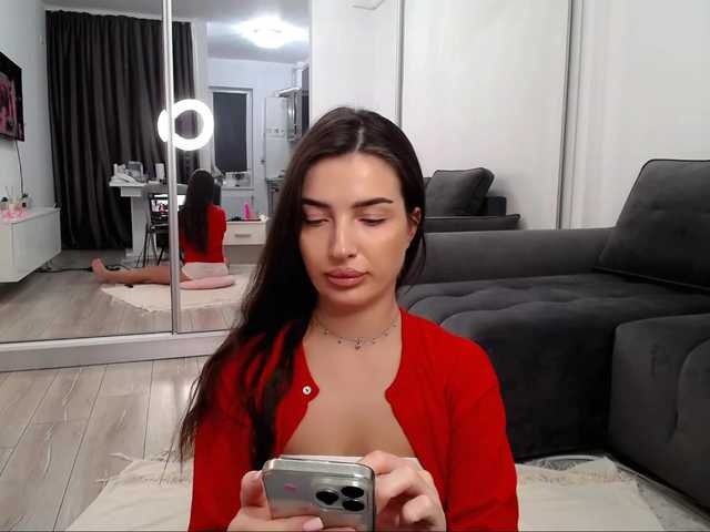 LauraBess live cam preview