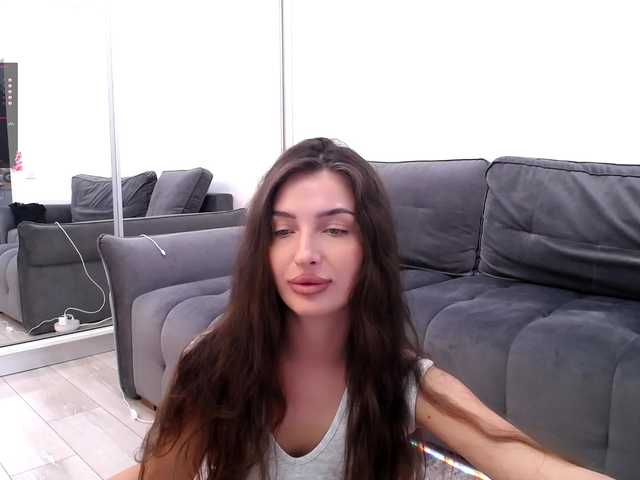 LauraBess live stream preview
