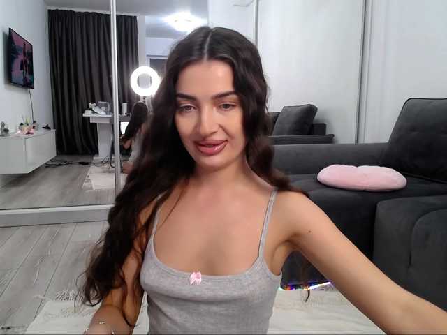 LauraBess live cam preview