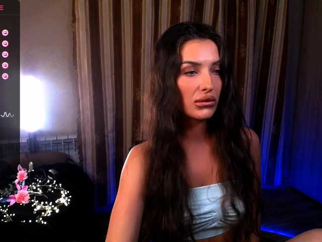 LauraBess live cam on BongaCams