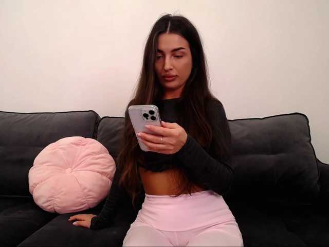 LauraBess, live now on BongaCams