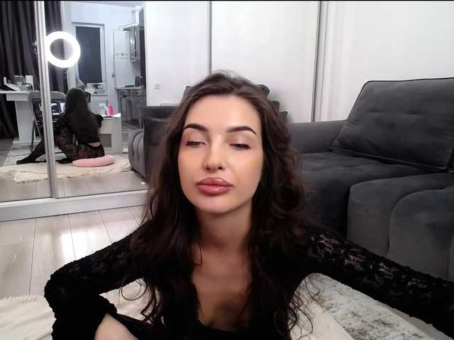 LauraBess live cam preview