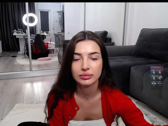 LauraBess live cam preview
