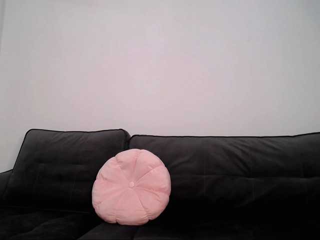 LauraBess live cam on BongaCams