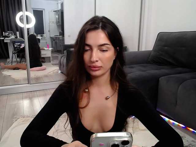 LauraBess live cam preview