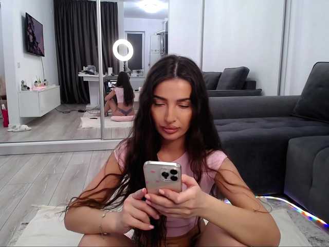 LauraBess live cam