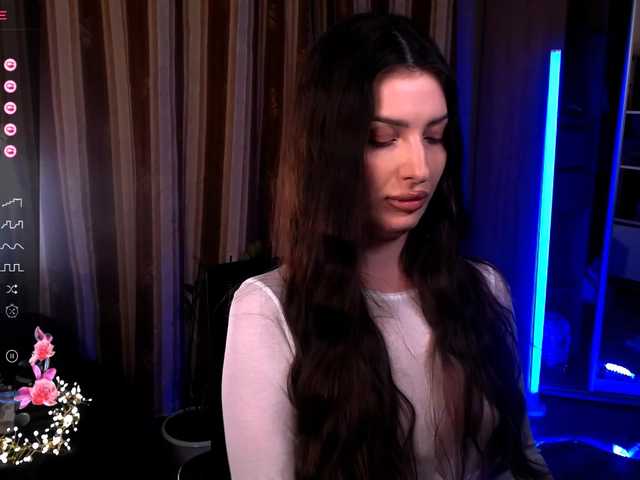 LauraBess webcam