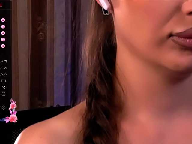 LauraBess live cam on UnifiedCams