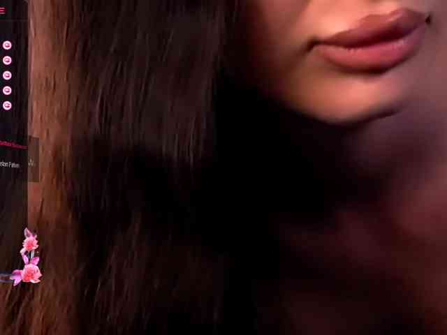 LauraBess webcam