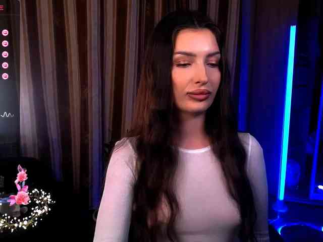 LauraBess webcam