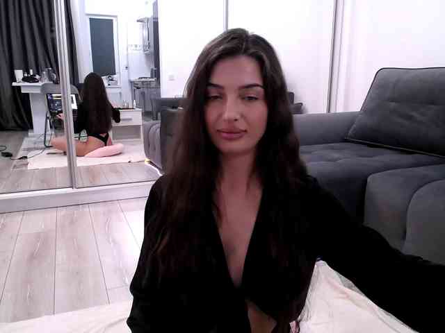 LauraBess webcam