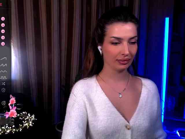 LauraBess webcam