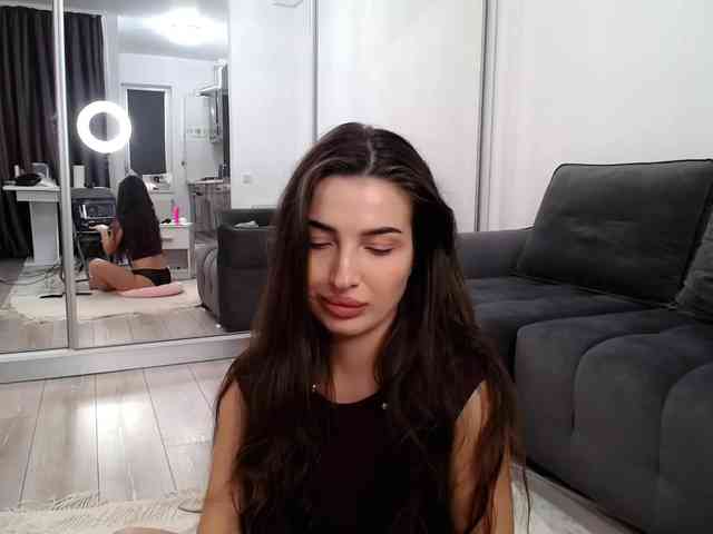 LauraBess webcam