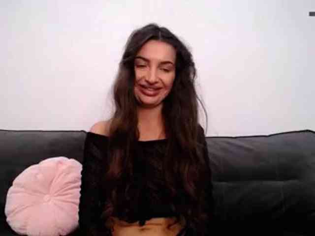 LauraBess webcam