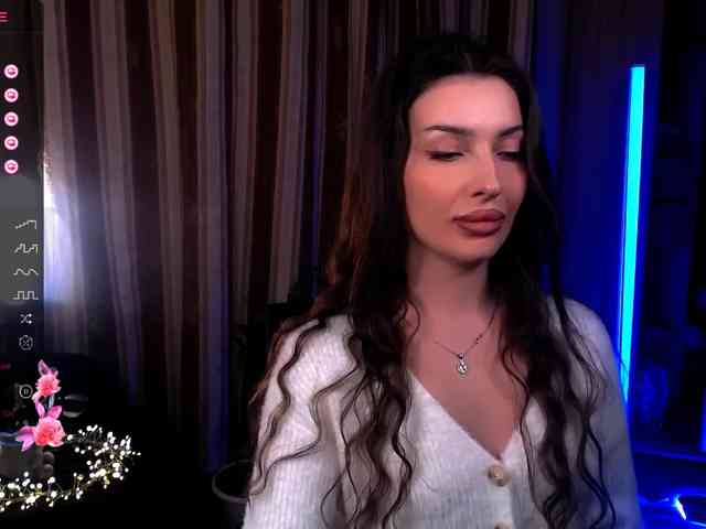 LauraBess webcam