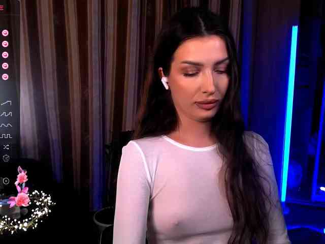 LauraBess webcam