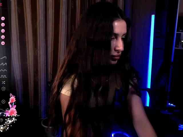 LauraBess webcam