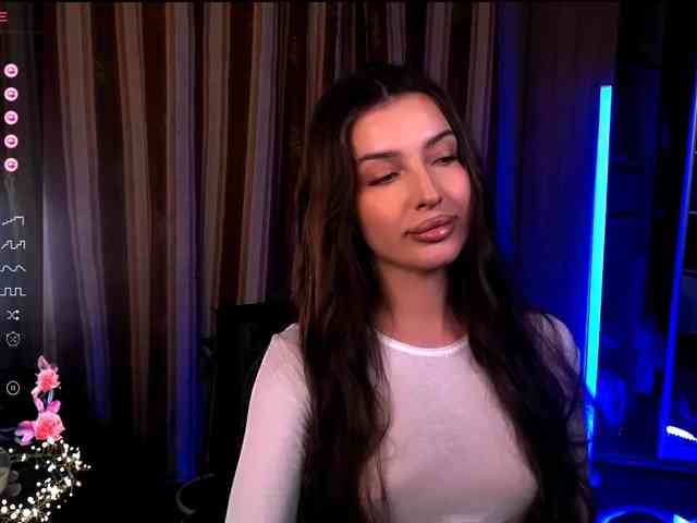 LauraBess webcam