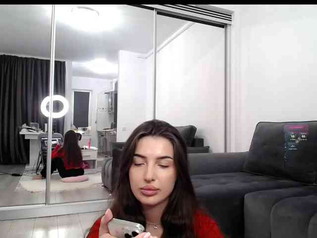 LauraBess webcam