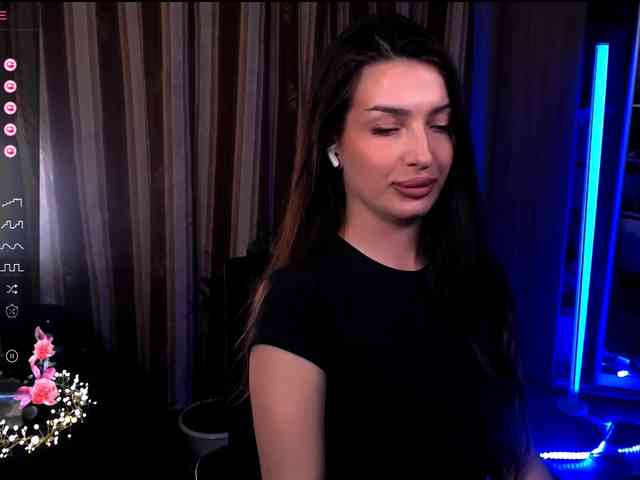 LauraBess webcam