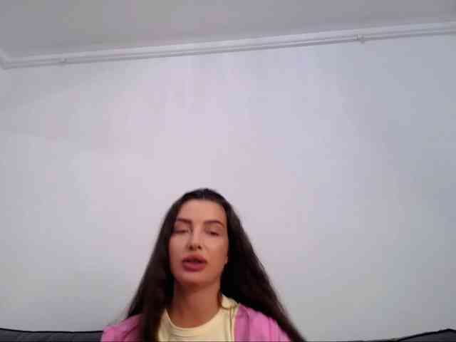 LauraBess webcam