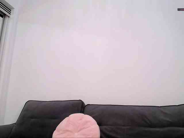 LauraBess webcam