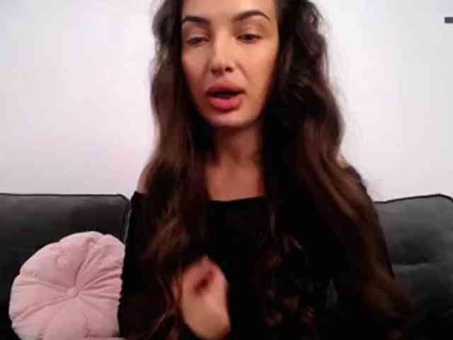 LauraBess webcam