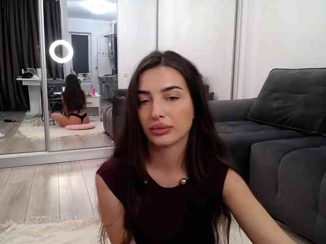 LauraBess webcam