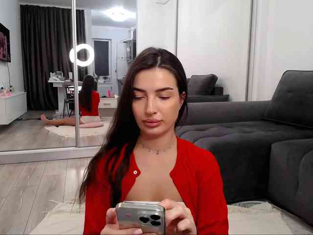 LauraBess webcam
