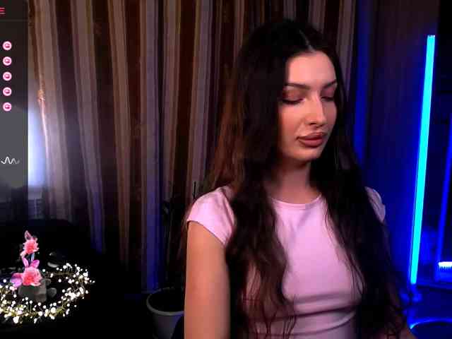 LauraBess webcam