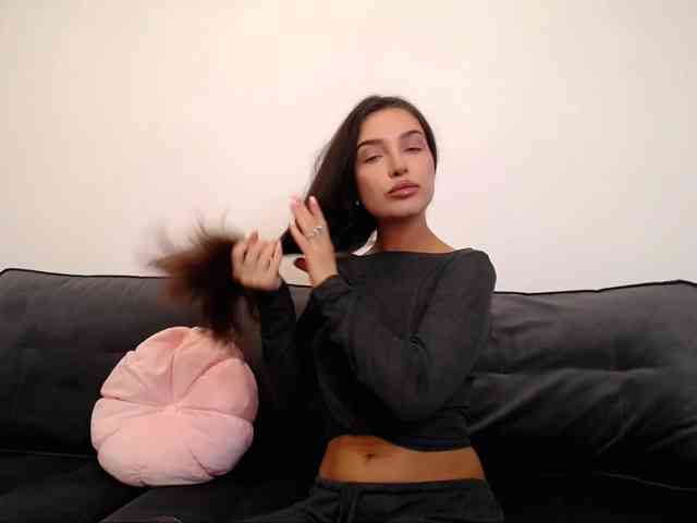 LauraBess webcam