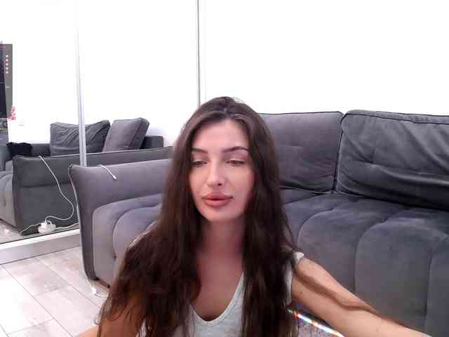 LauraBess webcam