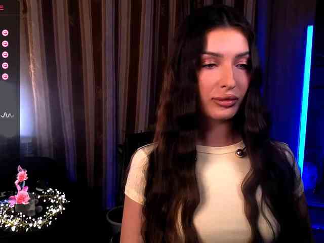 LauraBess webcam