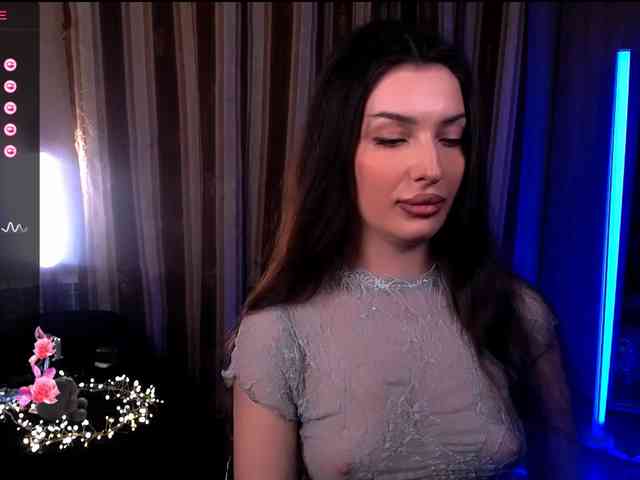 LauraBess webcam