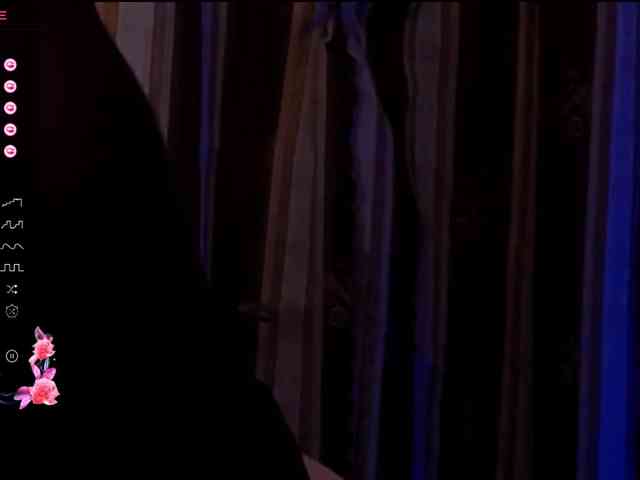 LauraBess webcam