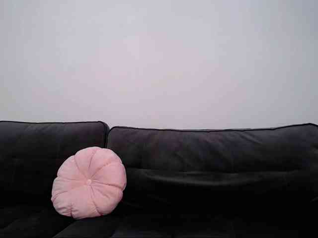 LauraBess webcam