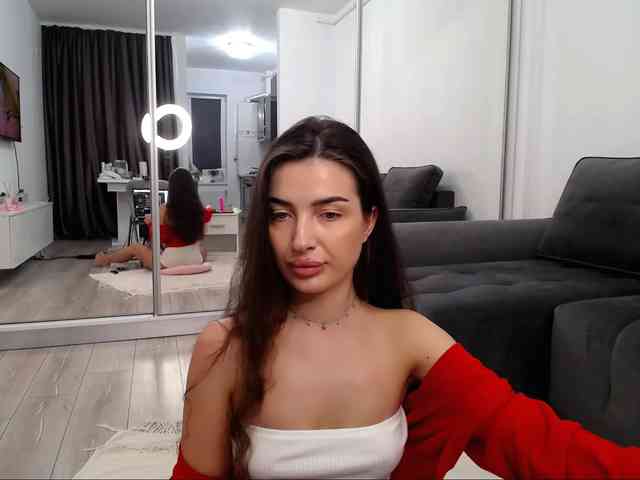 LauraBess webcam