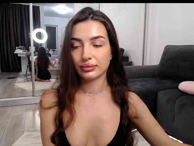 LauraBess webcam