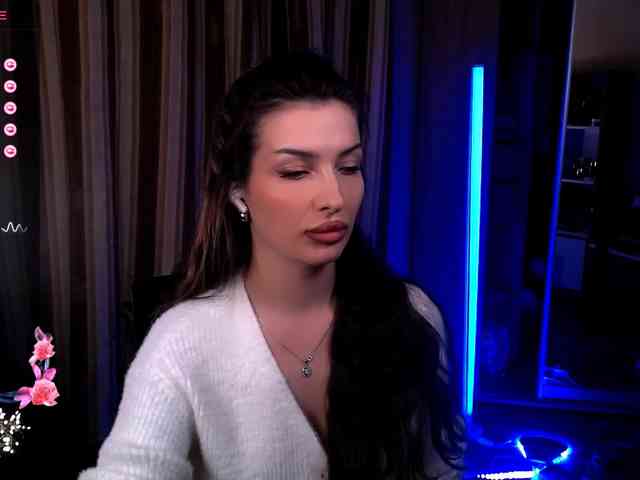 LauraBess webcam