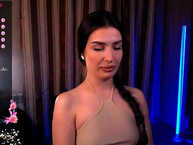 LauraBess webcam